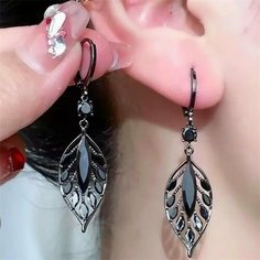 Серьги с подвесками, искусственный камень, кристалл, размер 50 мм, черный Yulianna