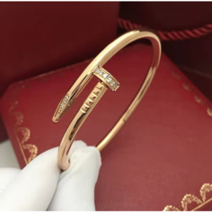 Жесткий браслет E and H, стразы, 1 шт., размер 18 см, розовый/красный