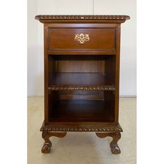 Тумба прикроватная Classica mebel открытые полки 59х40х85 см Итальянский орех