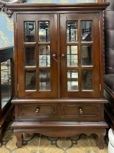 Шкаф-витрина Classica-mebel Индонезия массив красного дерева итальянский орех