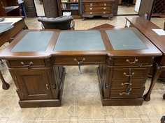 Стол письменный Classica mebel кожа 160х75х81 см зелёная кожа