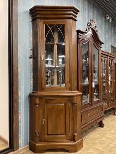 Угловой шкаф-витрина Classica mebel UN-28163 для гостиной 77х42х200 см