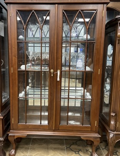 Шкаф-витрина для гостиной Classica mebel UN-30733 Итальянский орех 97х34х169 см