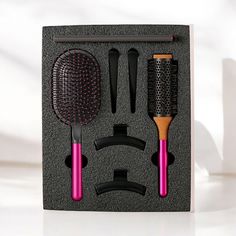 Набор расчёсок Dyson подарочный фуксия