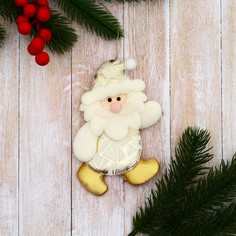 Елочная игрушка Зимнее волшебство Дед Мороз в костюмчике 7х13см мягкая подвеска золото