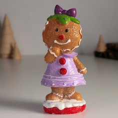 Новогодний сувенир Пряничка в сиреневом платье, с бантиком 5,5х6,5х15см 10326152 No Brand