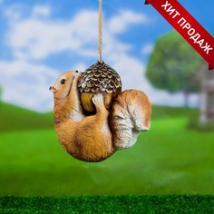 Садовая фигурка Белка на желуде подвесная Z076352 8 см No Brand