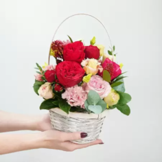Букет цветов, Талисман Флора, Корзина с розами и эустомой,B1347,30см