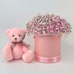 Подарочный набор: Цветочная коробка Darling из розовая гипсофилы и мягкий мишка Flowoz