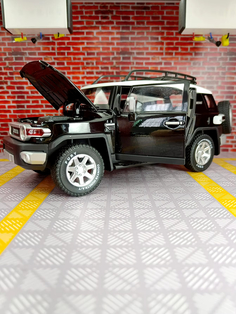 Машинка металлическая инерционная Тойота Toyota FJ Cruiser 21 см Карандашофф черная