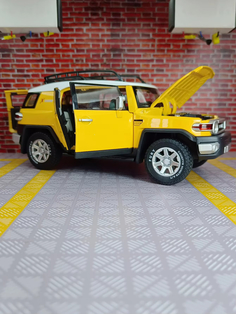 Машинка металлическая инерционная Карандашофф Тойота Toyota FJ Cruiser 21 см желтая