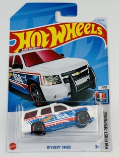 Машинка базовой коллекции Hot Wheels `07 CHEVY TAHOE белая C4982/HTD28