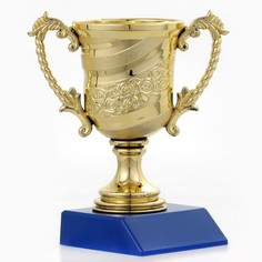 Кубок 058, наградная фигура, золото, подставка пластик, 12,2 х 10,3 х 6,5 см. Командор