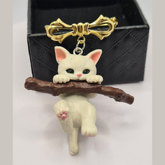 Брошь, белый Нет бренда