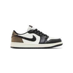 Кроссовки NIKE Nike Air Jordan 1 Retro Low OG Mocha, полнота 7 (RU)/ на среднюю и широкую стопу, размер 42.5EU, белый
