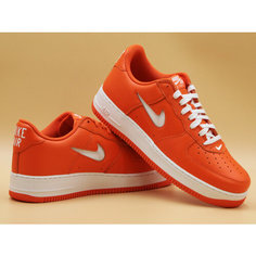 Кроссовки NIKE Air Force 1 Low Retro, полнота D, размер 9.5 US / 43 EUR, оранжевый