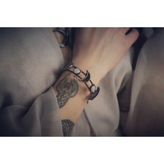 Жесткий браслет KATE SHO, стекло, черный