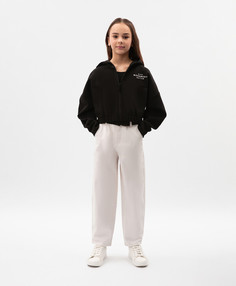 Джинсы для девочки силуэта Mom fit белые с контрастным поясом Gulliver (170)