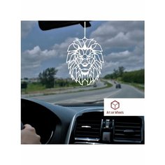 Подвеска в машину на зеркало Лев, подарок автолюбителю. Art on Wheels
