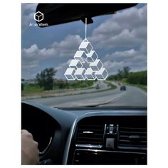 Подвеска в машину на зеркало Невозможная фигура, подарок автолюбителю. Art on Wheels