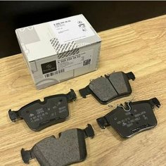Mercedes тормозные колодки арт. A0004203602, 1шт
