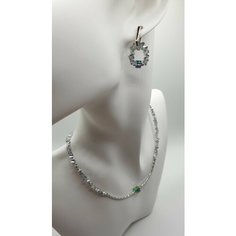 Комплект бижутерии: колье, кристаллы Swarovski, серебряный Нет бренда