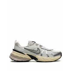 Кроссовки NIKE V2K Run, размер 8 US (Nike US), серебристый