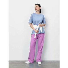 Брюки спортивные JUST CLOTHES Сиреневый. Декор термологотип. Карманы спереди 2 б/заст, сзади нет. Пояс резинка+утяг шнурок. Д 109с, размер XS, сиреневый