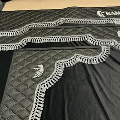 Комплект ламбрекенов КамАЗ черная экокожа со спальником серые кисточки Нет бренда