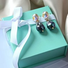 Серьги пусеты, с подвесками, кристаллы Swarovski, жемчуг имитация, размер 40 мм, черный/золотой Нет бренда