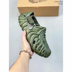 Сабо Crocs Sarah Clog, размер M7W9, army green Нет бренда