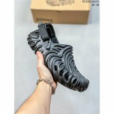 Сабо Crocs Sarah Clog, размер M7W9, black Нет бренда