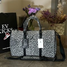 Сумка спортивная Jordan, 25 л, 20х27х47 см, ручная кладь, слоновая кость